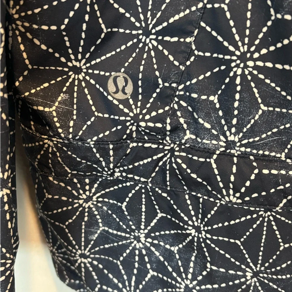 Lululemon Athletica Navy and White Rain Jacket 077 - Picture 3 of 4